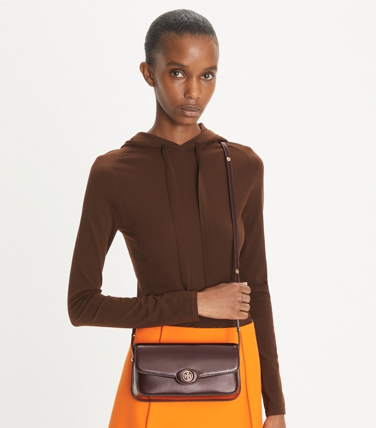 Tory Burch designer shoulder bags Robinson Floral Spazzolato Rectangular Shoulder Bag in TEMPRANILLO additional on model