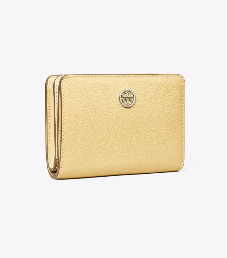 Tory Burch designer 財布 ロビンソン ペブルド バイフォールド ウォレット in Praline angle