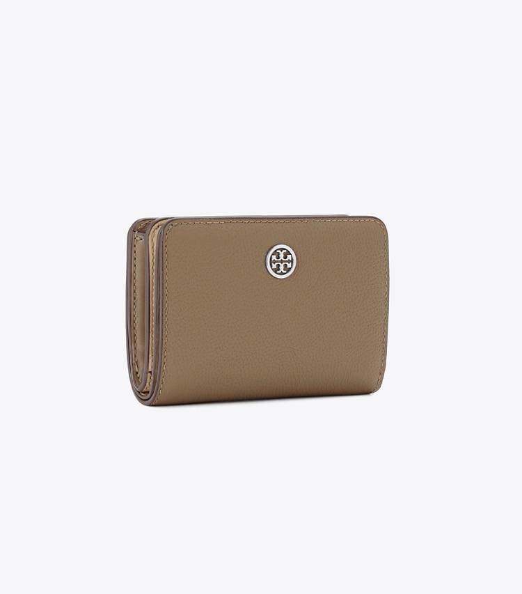 Tory Burch designer 財布 ロビンソン ペブルド バイフォールド ウォレット in Wild Mushroom angle