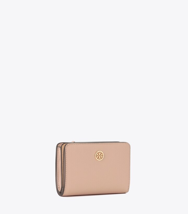 Tory Burch designer 財布 ロビンソン ペブルド バイフォールド ウォレット in Goan Sand angle
