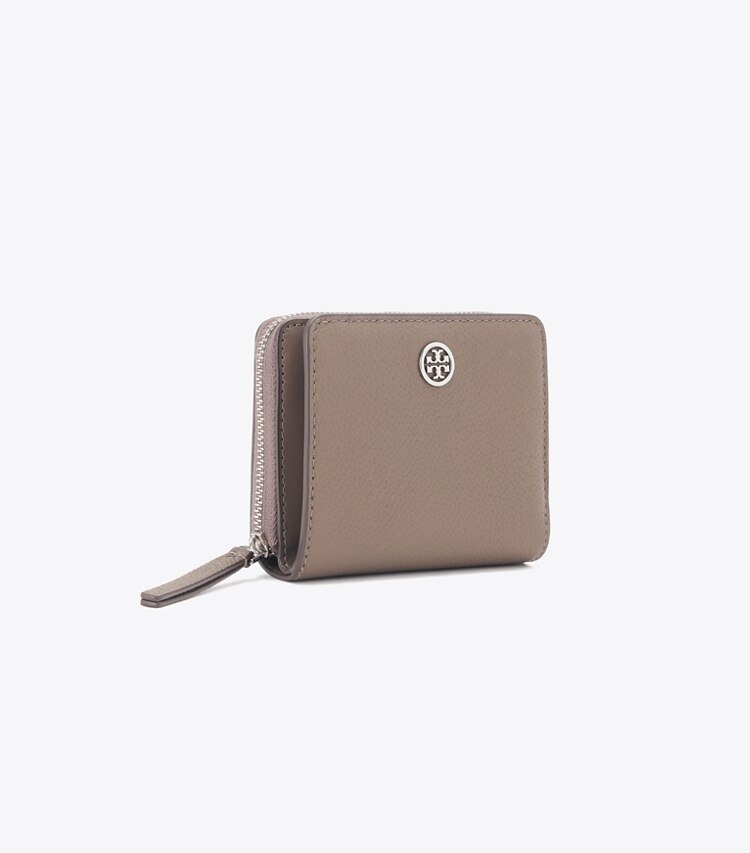 Tory Burch designer 財布 ロビンソン ペブルド バイフォールド ウォレット in Wild Mushroom angle
