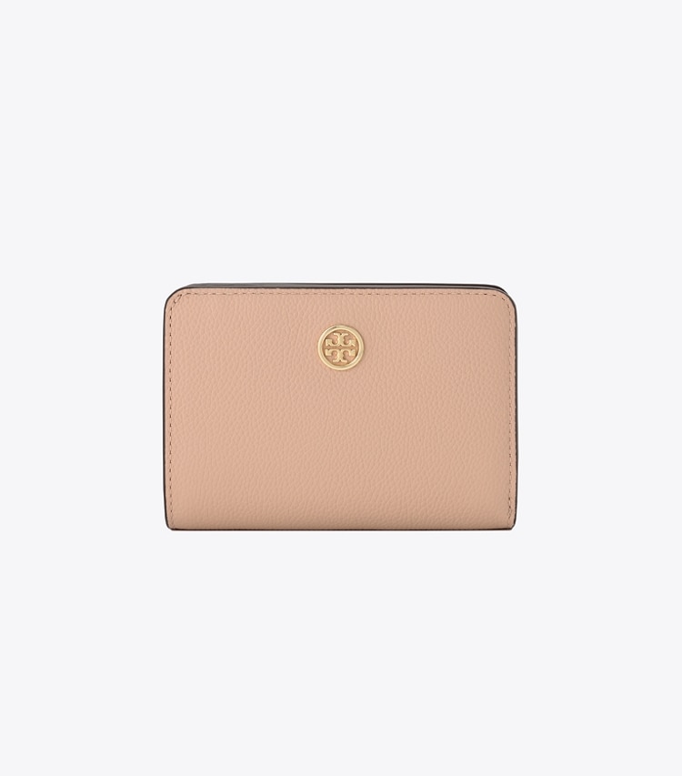 Tory Burch designer 財布 ロビンソン ペブルド バイフォールド ウォレット in Goan Sand front