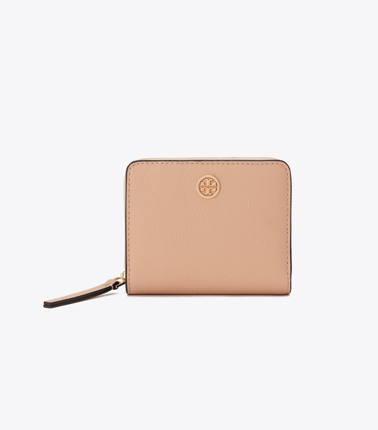 Tory Burch designer 財布 ロビンソン ペブルド バイフォールド ウォレット in Goan Sand angle