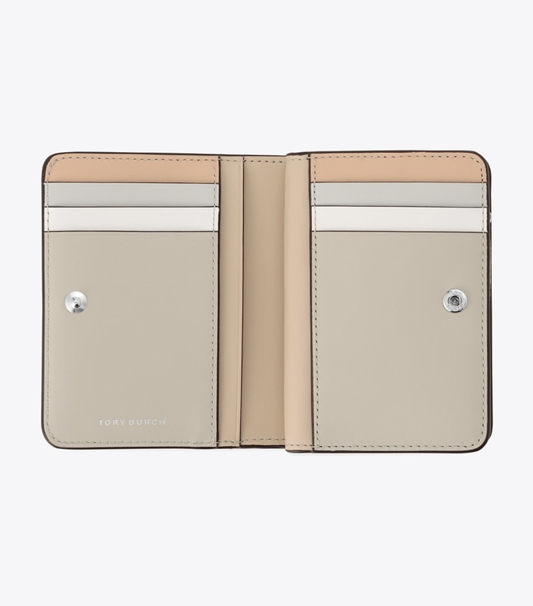 Tory Burch designer 財布 ロビンソン ペブルド バイフォールド ウォレット in Sage Stone オーバーヘッド