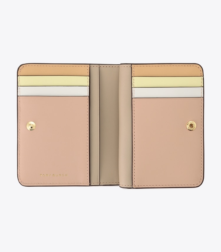 Tory Burch designer 財布 ロビンソン ペブルド バイフォールド ウォレット in Goan Sand オーバーヘッド