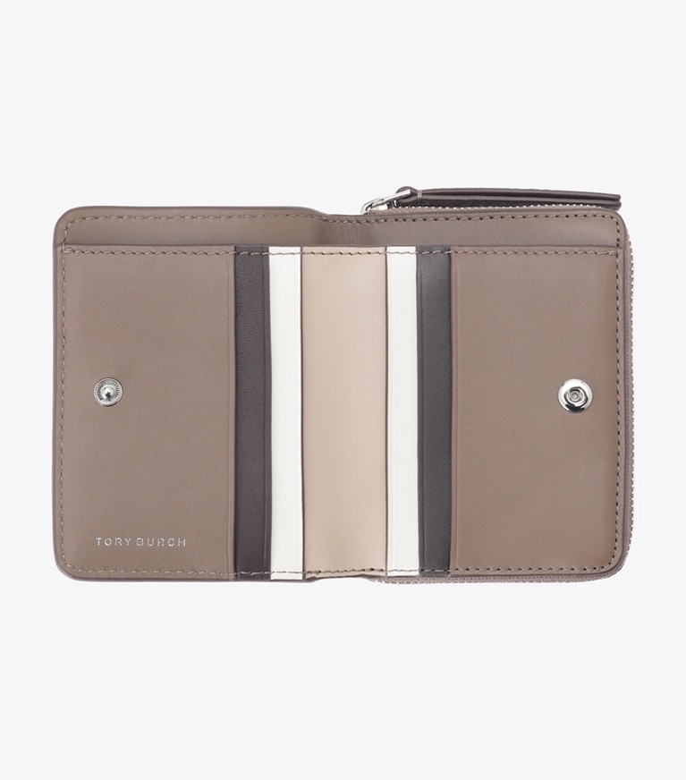 Tory Burch designer 財布 ロビンソン ペブルド バイフォールド ウォレット in Wild Mushroom angle