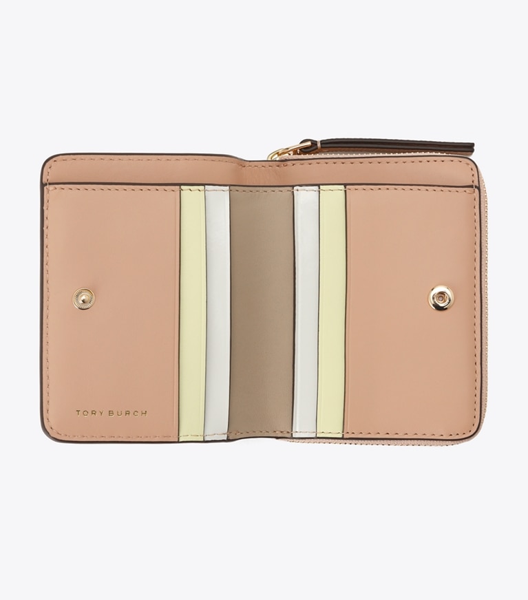 Tory Burch designer 財布 ロビンソン ペブルド バイフォールド ウォレット in Goan Sand angle