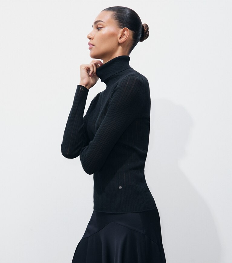 Tory Burch designer strickware Rollkragenpullover aus geripptem Baumwollleinen in BLACK on model detail