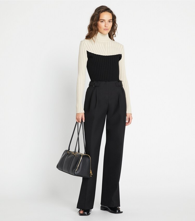 Tory Sport designer strickware Rollkragenpullover in Colorblock-Optik in Sesame / Black modell von vorn