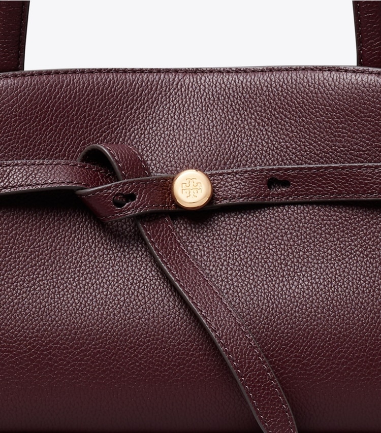 Tory Burch designer schultertaschen Romy Bauletto im Querformat in Dark Carmine detail
