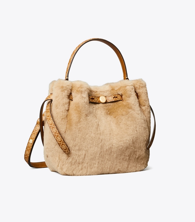 Tory Burch designer crossbody bags Romy Bucket Bag aus Lammfell in Teddy angle