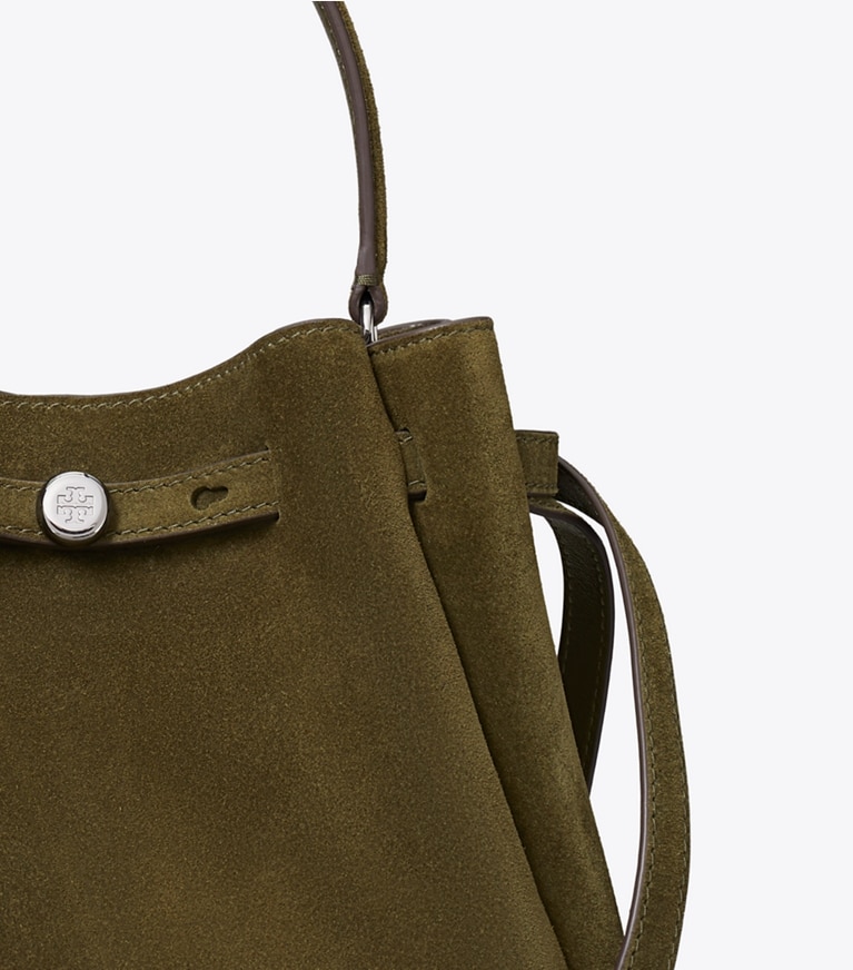 Tory Burch designer crossbody bags Romy Bucket Bag aus Wildleder in Dark Olive detail