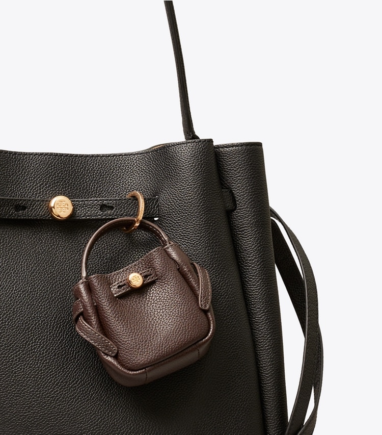 Tory Burch designer バッグチャーム＆キーリング ロミー バケットバッグ チャーム in Deep Brown ディテール