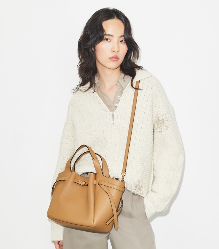 Tory Burch designer tote bags Romy Henkeltasche in Tiramisu accessory on model