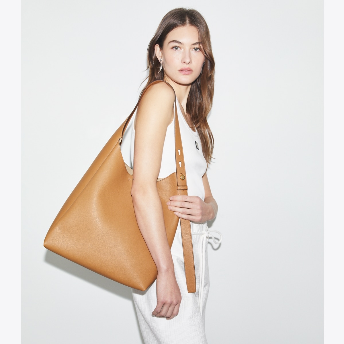 【Tory Burch】ロミー ホーボーバッグ Romy Hobo Bag: Women's Designer Hobo Bags | Tory Burch