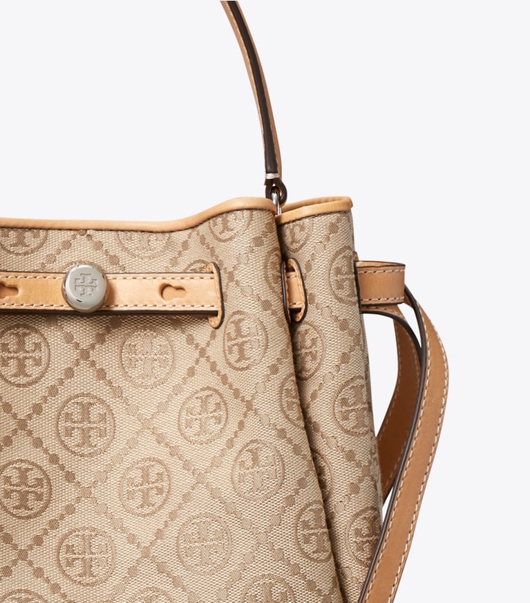 Tory Burch designer クロスボディバッグ ロミー Tモノグラム バケットバッグ in Flax ディテール
