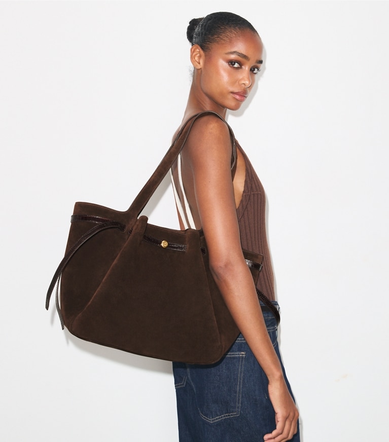 Tory Burch designer tote bags Romy Tote Bag aus Wildleder in Dark Cocoa accessory on model