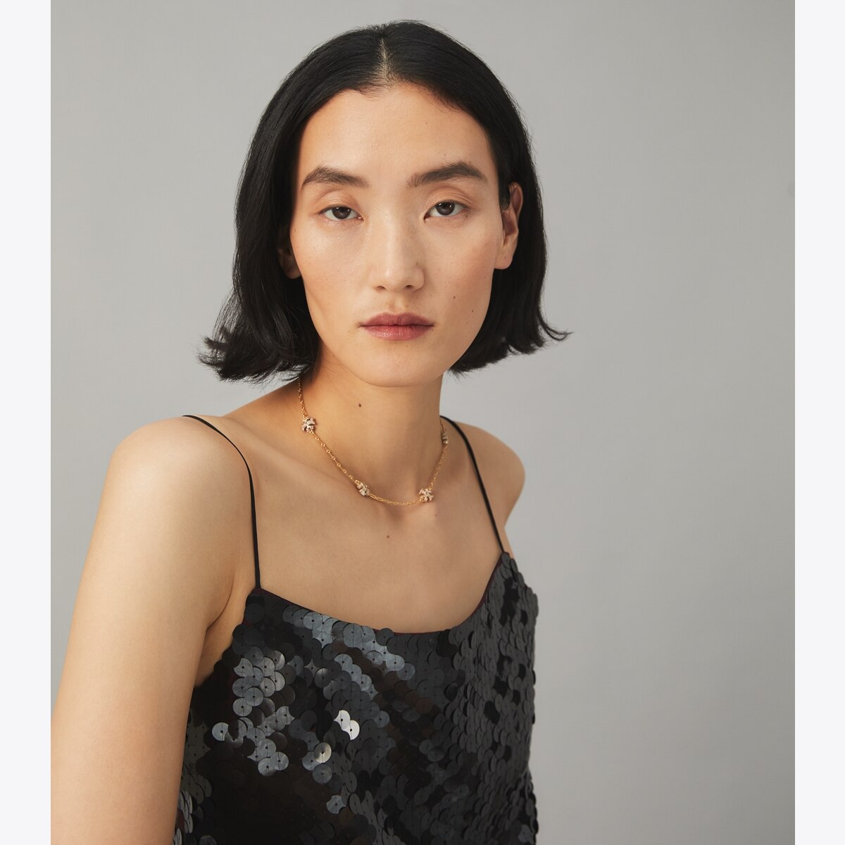 “Tory Burch” Roxanne ショートチェーンネックレス Tory Burch Women's Roxanne Chain Short Necklace - Rolled