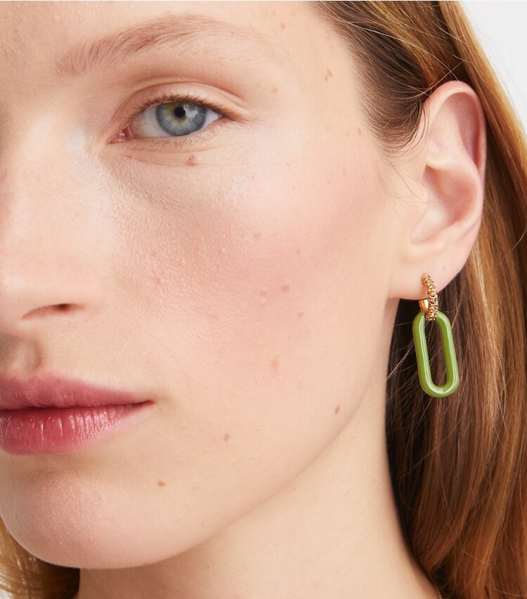 Tory Burch designer earrings Roxanne Link Earring in Rolled Tory Gold/Green/Crystal accessory on model