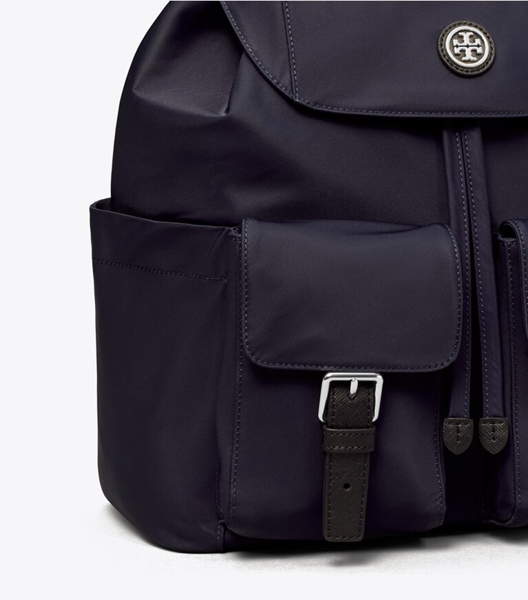 Tory Burch designer rucksäcke Rucksack aus Nylon mit Umschlag in Royal Navy angle