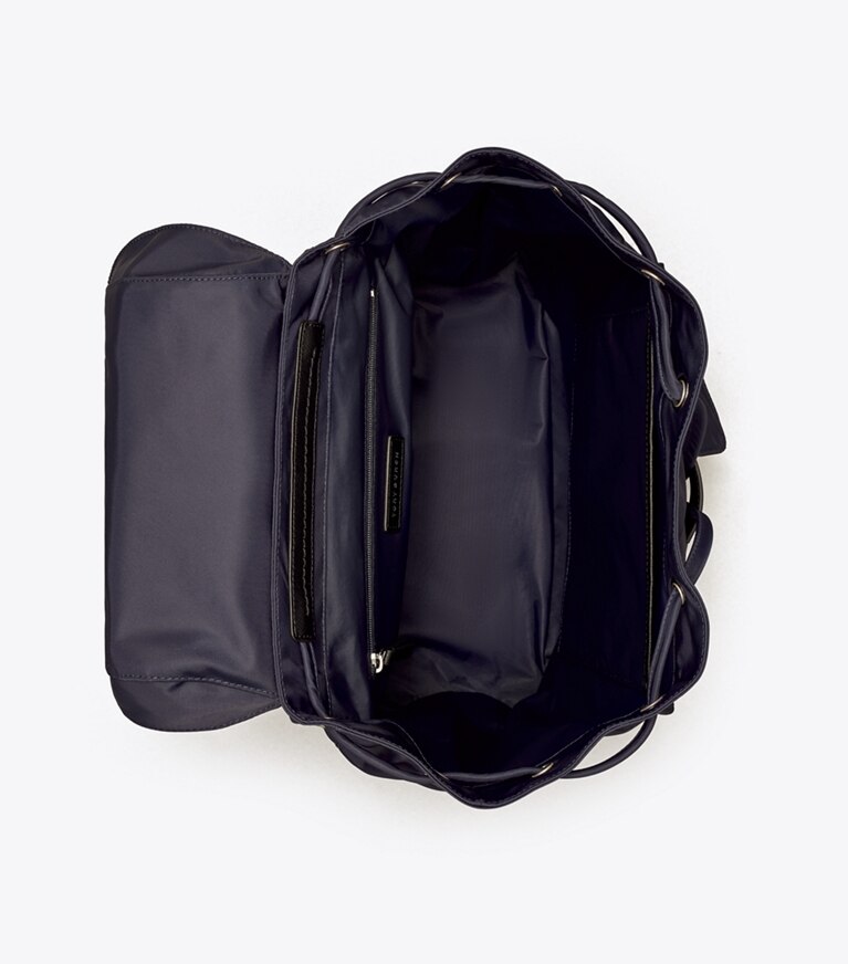 Tory Burch designer rucksäcke Rucksack aus Nylon mit Umschlag in Royal Navy angle
