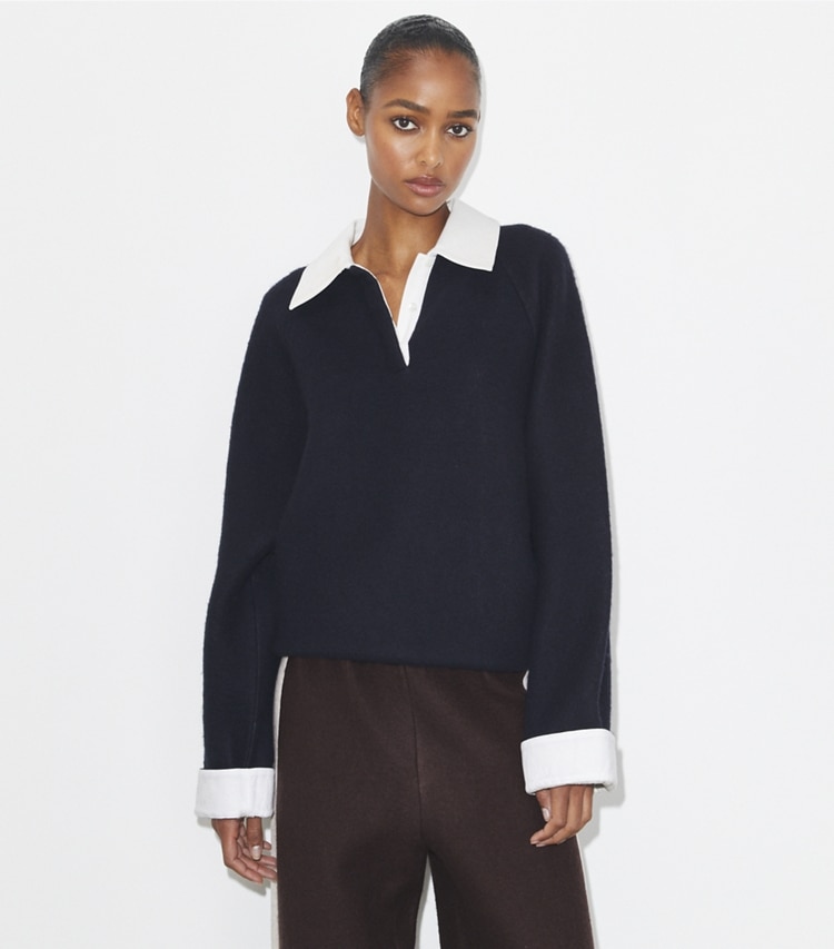 Tory Burch designer oberteile Rugby-Poloshirt aus Wolle in Frosted Navy/Ivory on model detail