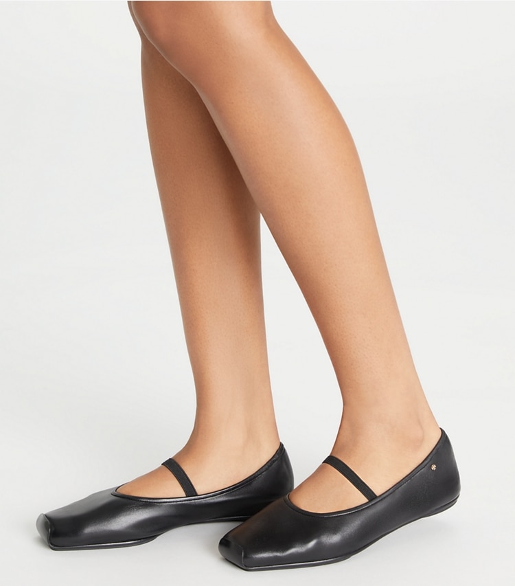Tory Burch designer loafers Runway Ballerina in PERFECT BLACK / PERFECT BLACK accessory on model