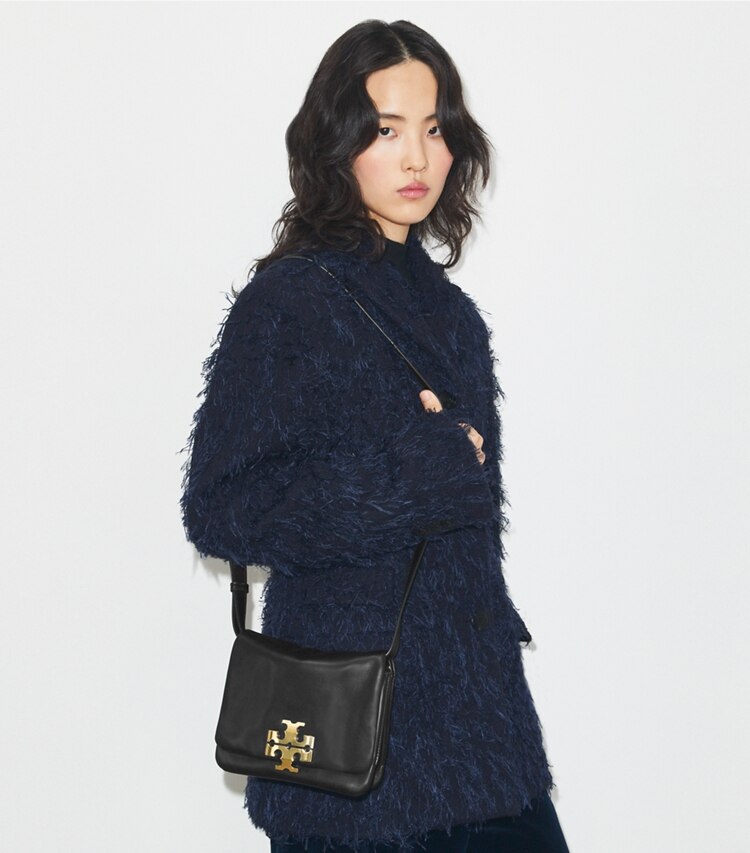 Tory Burch designer sacs porté épaule Sac à bandoulière Charlie Runway dans BLACK/GOLD accessoire sur le modèle
