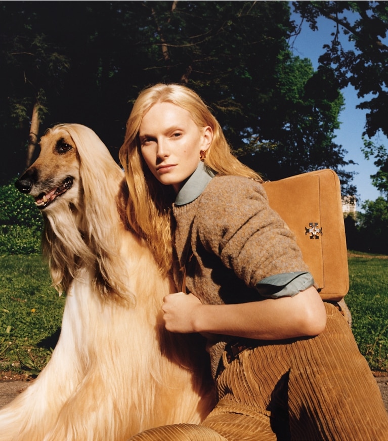 Tory Burch designer sacs porté épaule Sac à bandoulière en suède Charlie dans Toffee campagne