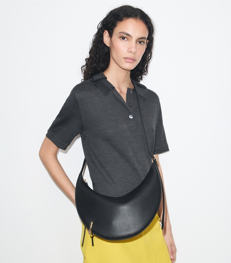 Tory Burch designer sacs à bandoulière Sac à bandoulière Pierced in Black accessory on model
