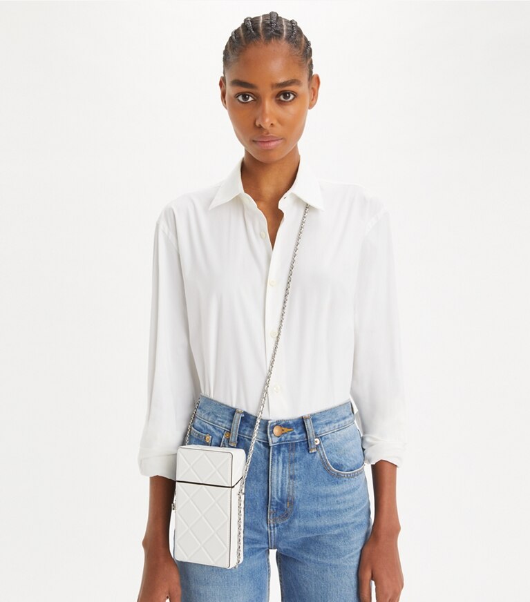 Tory Burch designer mini sacs Sac à bandoulière pour téléphone Fleming dans Blanc accessoire sur le modèle
