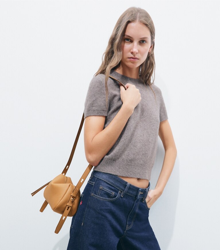 Tory Burch designer sacs à bandoulière Sac à bandoulière souple Romy dans Tiramisu supplémentaire sur le modèle