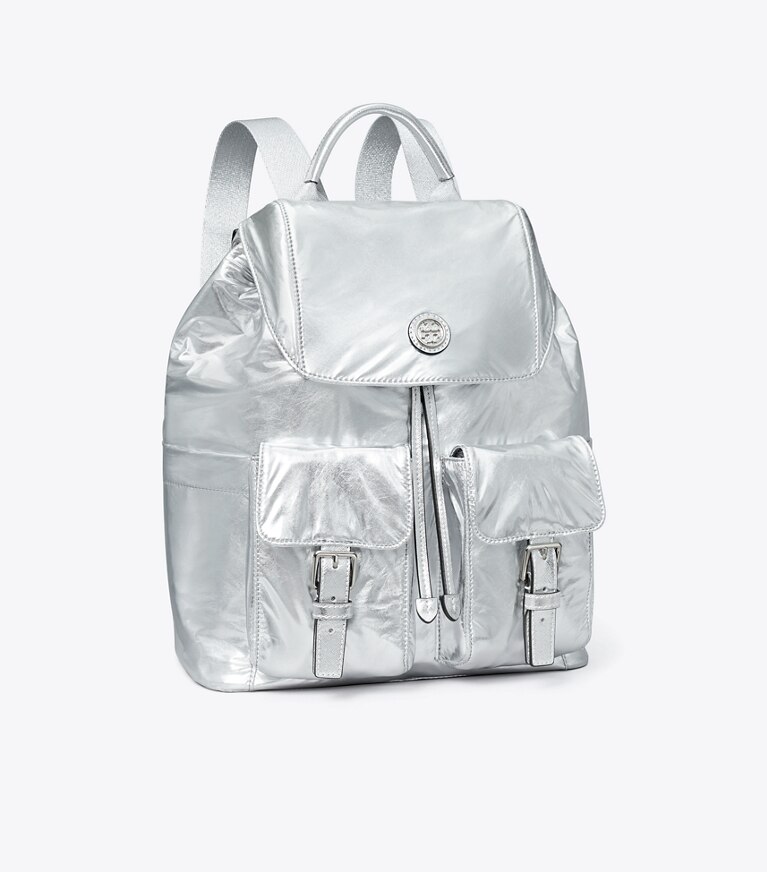 Tory Burch designer sacs à dos Sac à dos Virginia à rabat métallique dans Silver angle