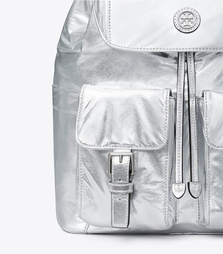 Tory Burch designer sacs à dos Sac à dos Virginia à rabat métallique dans Silver détails