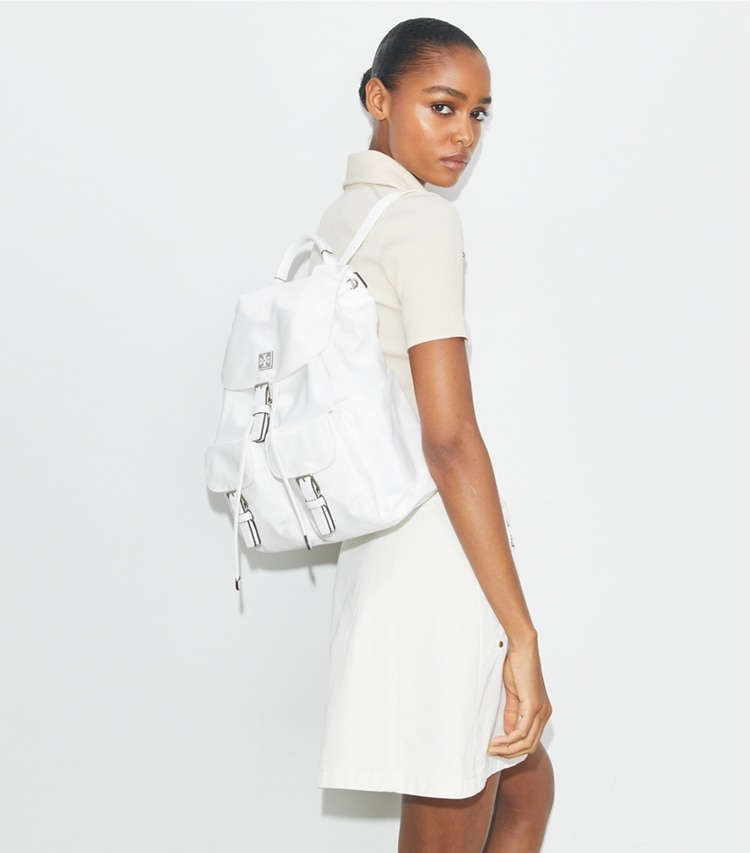 Tory Burch designer sacs à dos Sac à dos Virginia in Snow White accessory on model