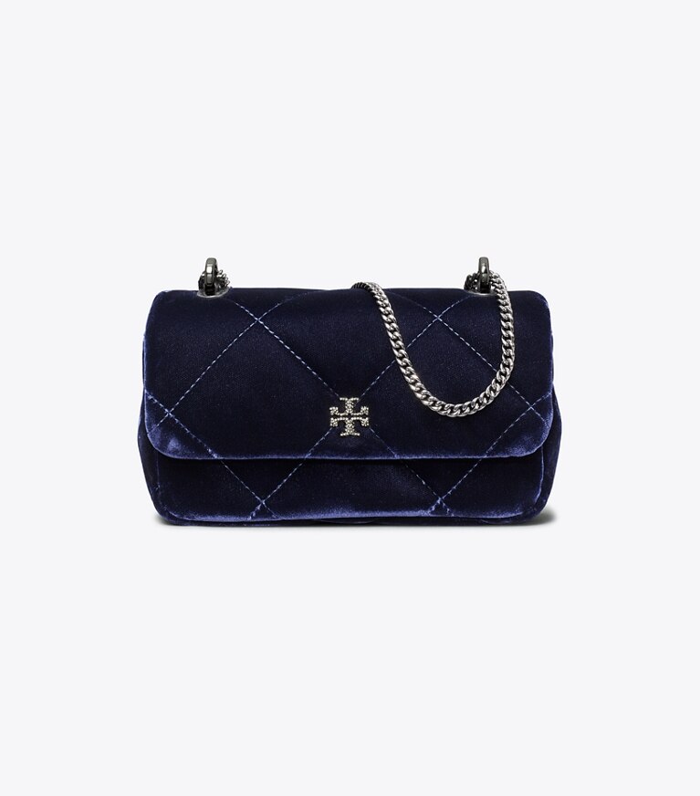 Tory Burch designer sacs à bandoulière Sac à rabat Mini Kira en velours à matelassage losange et cristaux in PERFECT NAVY angle