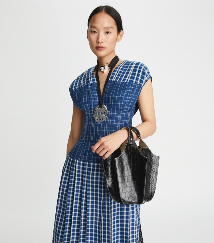 Tory Burch designer sacs à bandoulière Sac abat-jour embossé dans Black accessoire sur le modèle