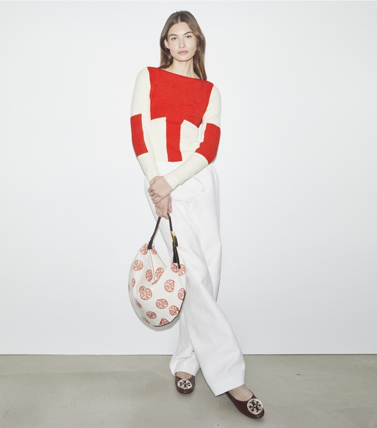 Tory Burch designer sacs hobo Sac Balloon T Monogram in White / Pepperoncini angle