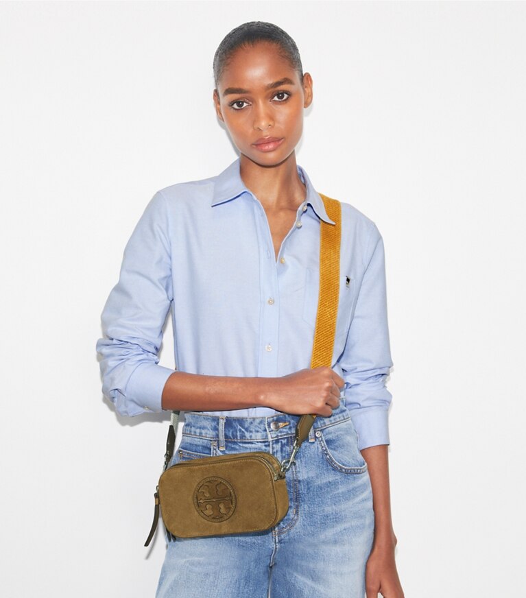 Tory Burch designer sacs à bandoulière Sac bandoulière Miller Mini en suède dans Deep Olive accessoire sur le modèle