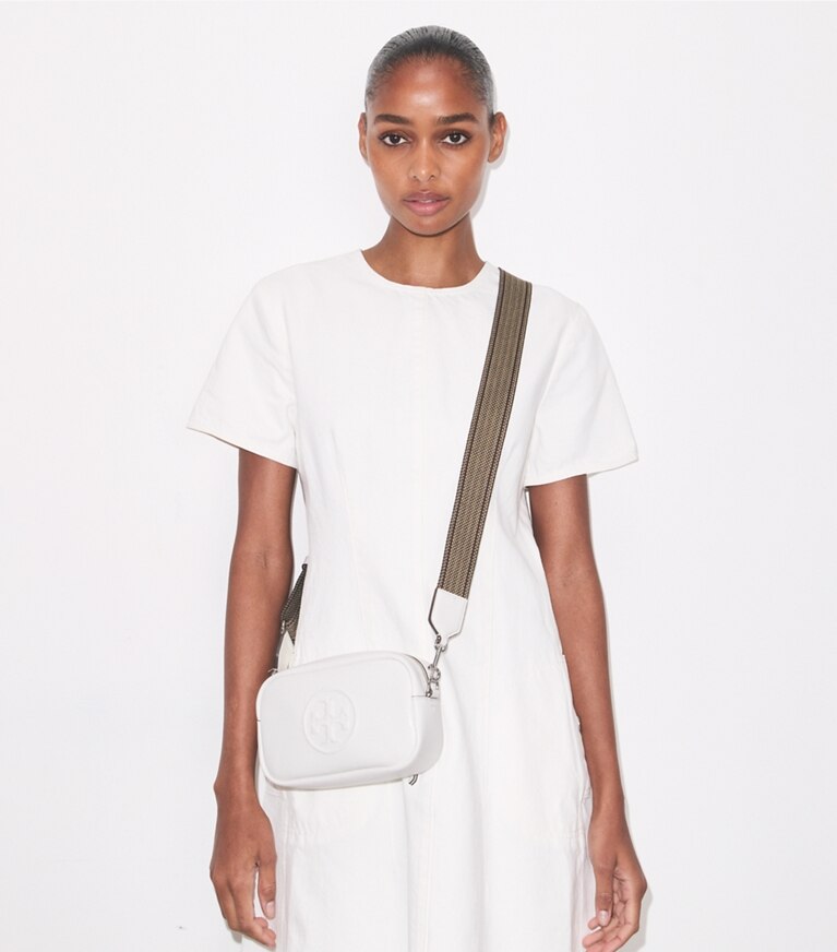 Tory Burch designer sacs à bandoulière Sac bandoulière Mini Miller natuura™ dans Bianco accessoire sur le modèle
