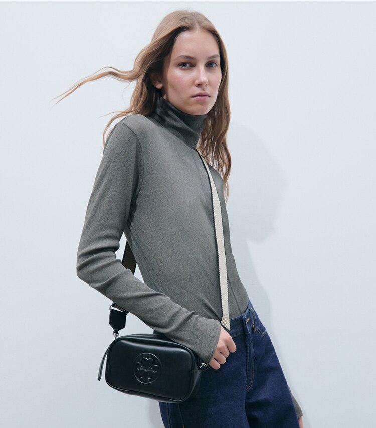 Tory Burch designer sacs à bandoulière Sac bandoulière Mini Miller natuura™ dans BLACK accessoire sur le modèle