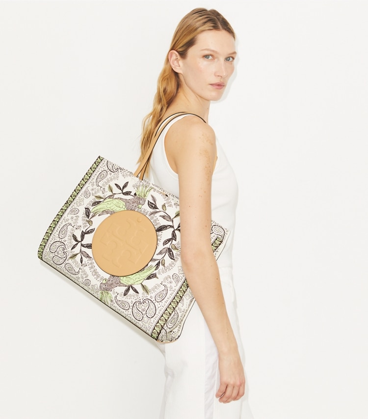 Tory Burch designer cabas Sac cabas imprimé Ella in Mint Cockatoo accessory on model