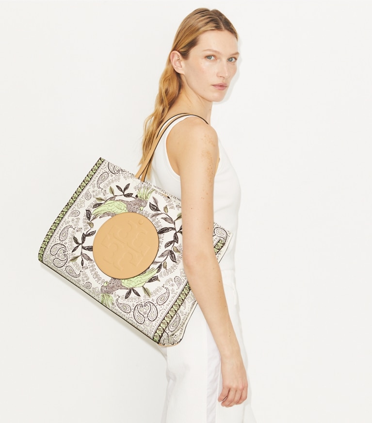 Tory Burch designer cabas Sac cabas imprimé Ella in Mint Cockatoo accessory on model