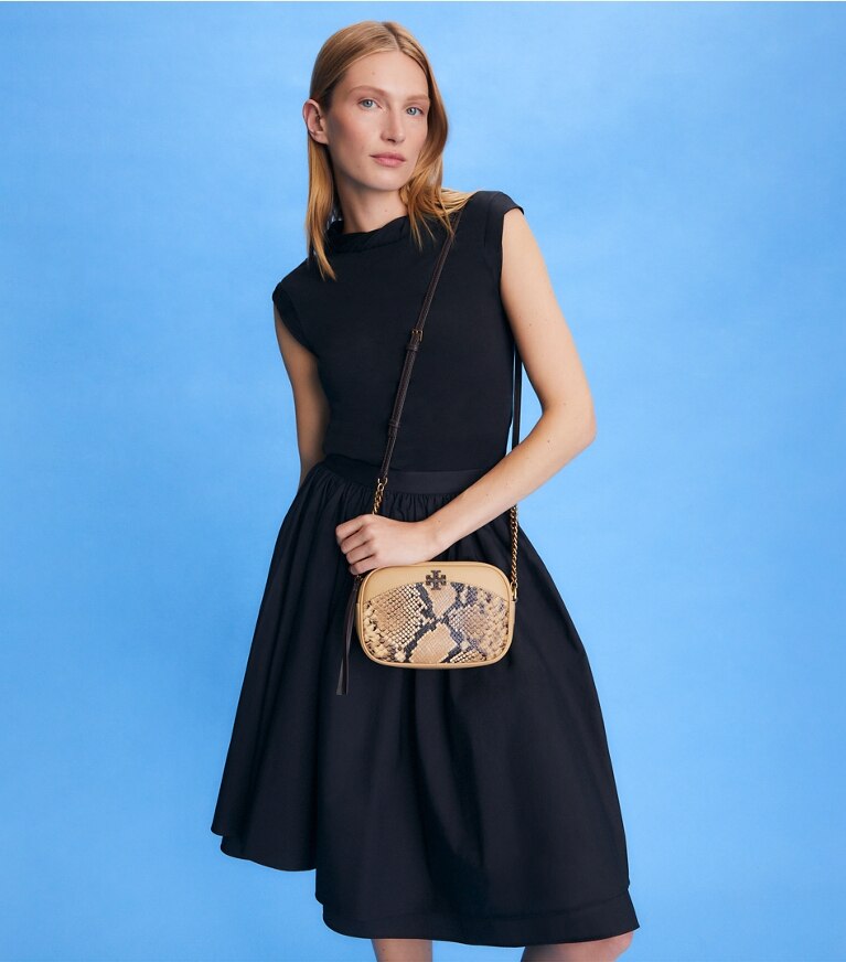 Tory Burch designer sacs à bandoulière Sac caméra McGraw en cuir embossé effet serpent in Sand Drift studio