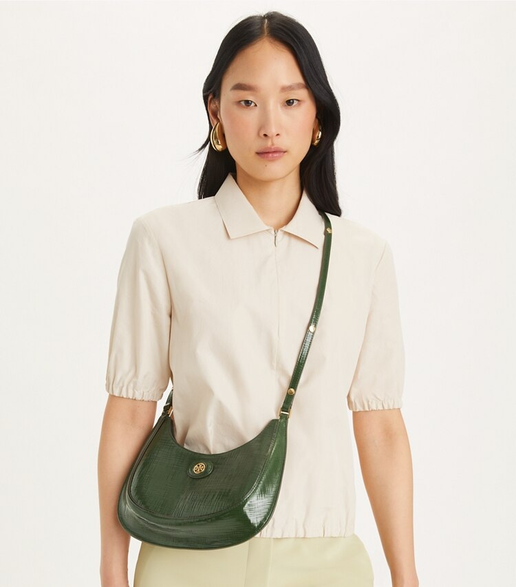 Tory Burch designer sacs porté épaule Sac croissant convertible Robinson hachuré in Dark Everglade accessory on model