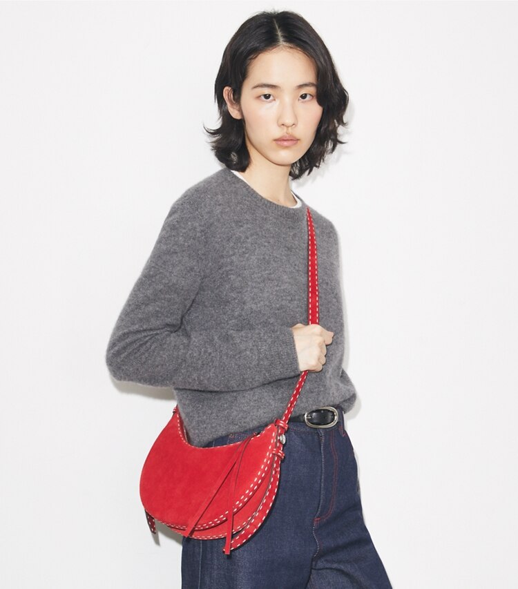 Tory Burch designer sacs porté épaule Sac demi-lune Romy en suède dans Toucan Red supplémentaire sur le modèle