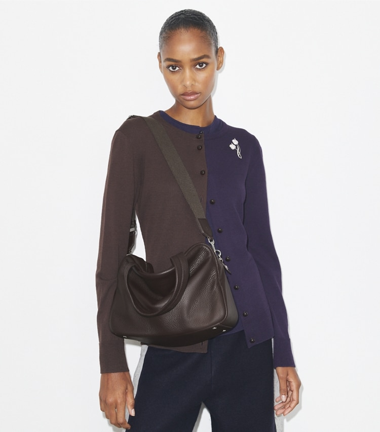Tory Burch designer sac à main Sac en cuir in Cocoa accessory on model