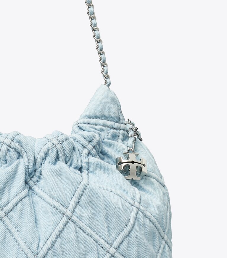 Tory Burch designer sacs à bandoulière Sac hobo mini Fleming en denim souple dans Seltzer détails
