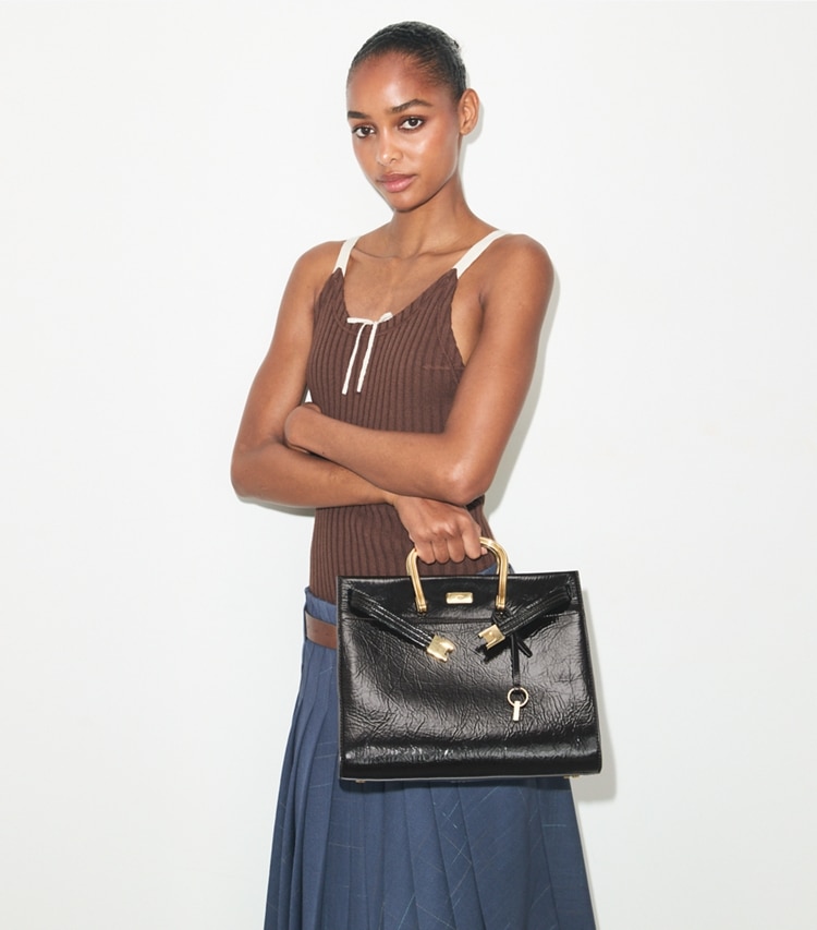 Tory Burch designer cabas Sac Lee Radziwill souple dans Warm Cocoa accessoire sur le modèle