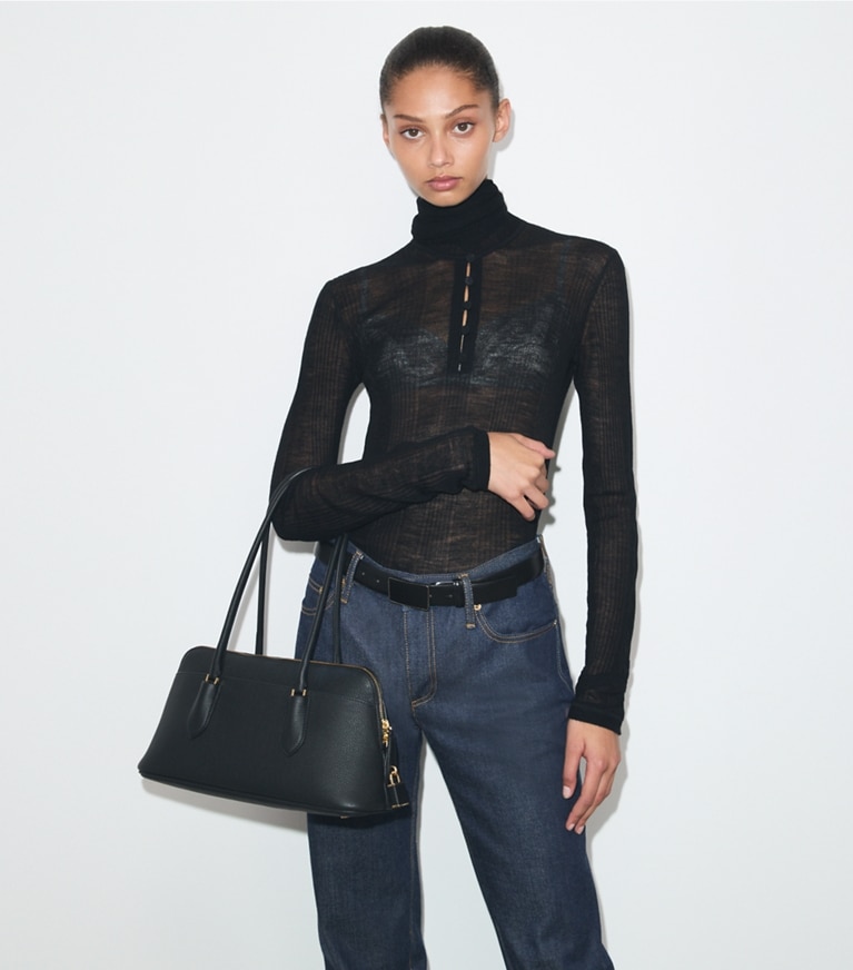 Tory Burch designer sac à main Sac Lock East-West in Black additional on model